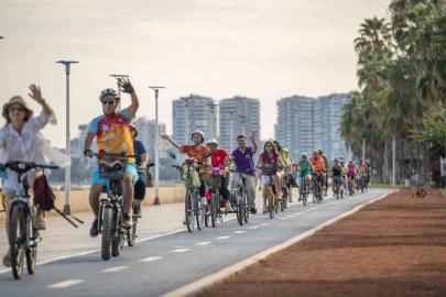 Mersin’de bisikletseverler güvenli sürüş için pedal çevirdi