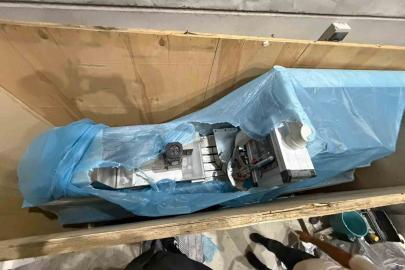 Mersin’de plastik ambalaj dükkanında uyuşturucu imalathanesi ortaya çıkarıldı: 100 bin sentetik ecza hap ele geçirildi