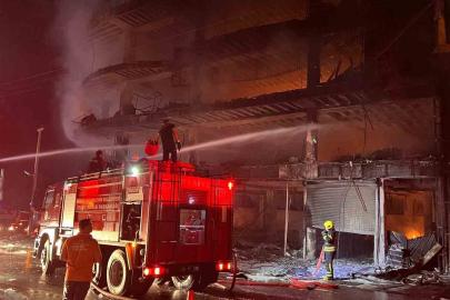 Mersin’deki mobilya mağazası yangını söndürüldü