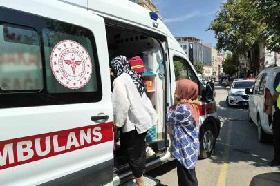 Minibüs ile iki otomobil çarpıştı: 2 çocuk yaralandı