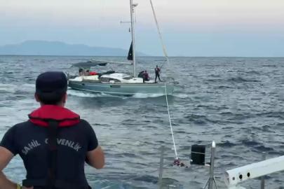 Motoru arızalanıp sürüklenen teknedeki İsrail uyruklu 2 kişiyi Sahil Güvenlik ekipleri kurtardı