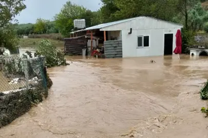 Mudanya Yalıçiftlik’te ev sular altında kaldı... Mahsur kalan adını MAK kurtardı