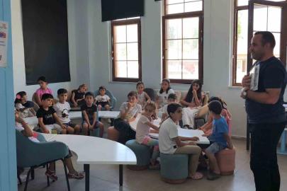 Muradiye Bebek ve Çocuk Kütüphanesi’nde aileler üretiyor, çocuklar keşfediyor