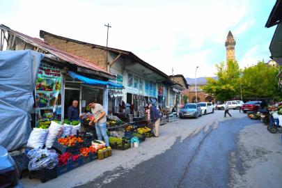Muş’un ünlü bağlarında yetiştirilen güz meyveleri tezgâhtaki yerini aldı