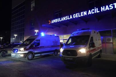 Niğde’de tır ile hafif ticari araç kafa kafaya çarpıştı: 2 ölü, 1 yaralı