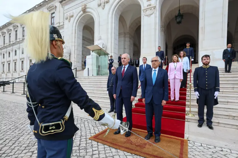 Numan Kurtulmuş Lizbon'da törenle karşılandı