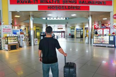 Öğrencileri terminalde Balıkesir Büyükşehir Belediyesi karşıladı