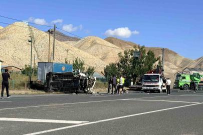Oltu-Ardahan yolunda feci kaza: 2’si ağır 3 yaralı