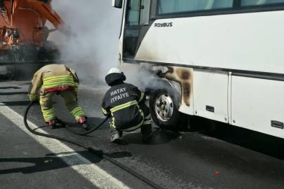 Otobüste çıkan yangını itfaiye ekipleri büyümeden söndürdü