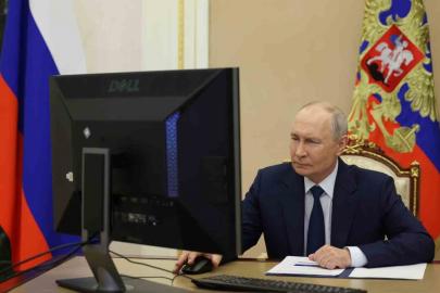 Putin, oyunu uzaktan kullandı