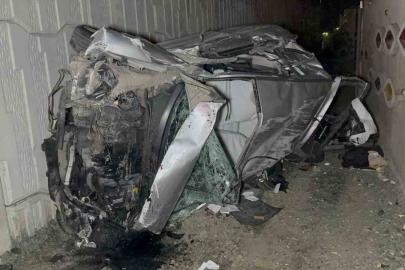 Samsun’da takla atarak hurdaya dönen otomobilde 2 kişi yaralandı