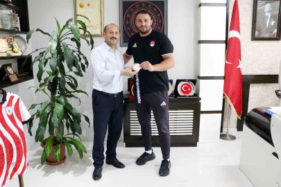 Samsunlu boksör Berat Acar, Akdeniz Oyunları’nda gümüş madalya kazandı