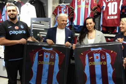 Sanatçı Asena Trabzon’a geldi sözünü tuttu: 61 forma aldı, hedefini açıkladı