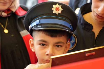 Şehidin eşi ve çocuğundan yürek yakan veda: Babaya son sarılış