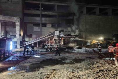 Sivas’ta çimento fabrikasında korkutan yangın