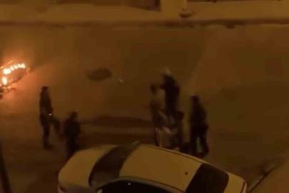 Sokak ortasında motosikletini ateşe verdi