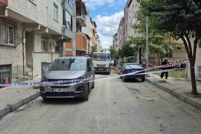 Sultangazi’de duvarlarında çatlaklar oluşan iki apartman havadan görüntülendi