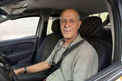 Taksici, kalp krizi şüphesiyle fenalaşan yolcusunu polis eşliğinde hastaneye yetiştirdi