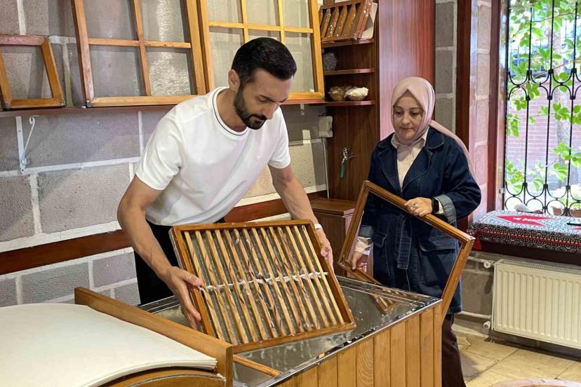 Tarımsal atıklar geleneksel yöntemlerle sanata dönüşüyor