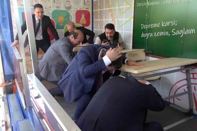 Tatbikatta ’depremi başlatıyoruz’ dedi, depreme yakalandılar