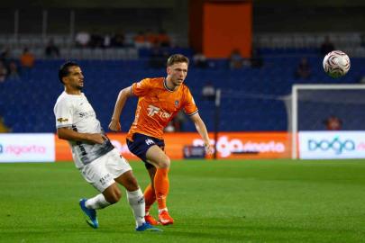 Trendyol Süper Lig: Başakşehir FK: 2 - Gençlerbirliği: 0 (İlk yarı)