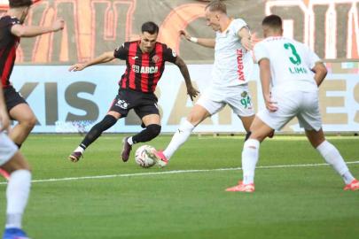 Trendyol Süper Lig: Çorum FK: 0 - Corendon Alanyaspor: 0 (İlk yarı)