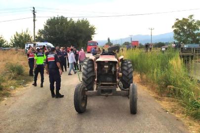 Turgutlu’da traktörün işçi taşıyan kasası devrildi: 4 yaralı