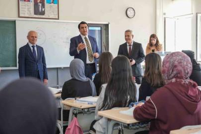 Üniversite yolculuğuna ilk bilet başkan Yılmaz’dan