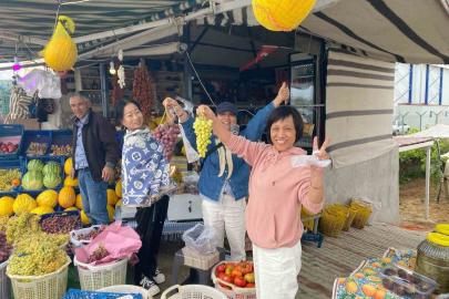 Venezüellalı turistler Sarıgöl üzümlerine hayran kaldı