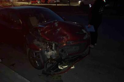 Virajı alamayan otobüs iki otomobile çarptı: Ölümle burun buruna geldiler