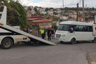 Yatağan’da minibüs garaja çarptı: 4 öğrenci yaralandı