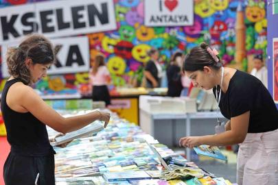 16. Antalya Kitap Fuarı kapılarını açtı