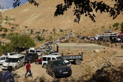 7 asırlık gelenek sürüyor: Şeyh Bube Türbesine binlerce kişilik ziyaretçi akını