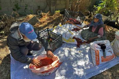 90 yaşındaki annenin evlat sevgisi acı biberi tatlı kıldı