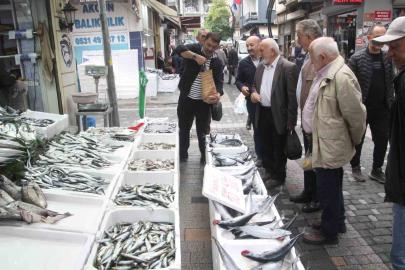 900 gramlık palamut 50 lira: Vatandaş sıraya girdi