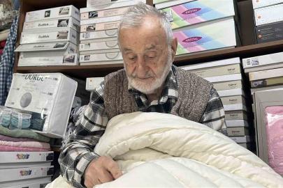 92 yaşındaki ’Yastıkçı Dede’ mesleğini 3 kuşakla geleceğe taşıyor