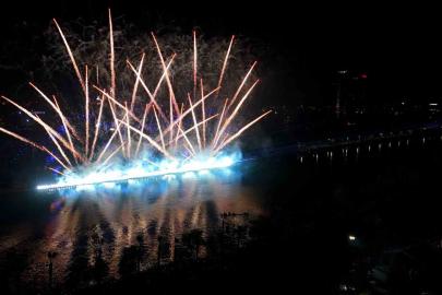 Adana’da dron, lazer ve havai fişek gösterisi görsel şölen oluşturdu