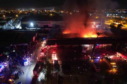 Adana’da halde çıkan yangında 22 iş yeri kullanılamaz hale geldi