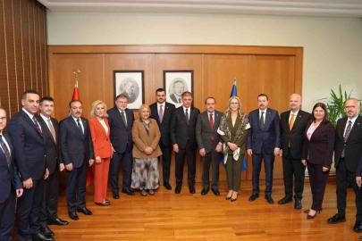 AK Parti İzmir heyeti Tarihi Şato’da bir araya geldi