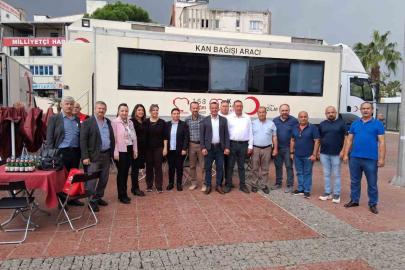 Aliağalı muhtarlardan Kızılay’a kan bağışı