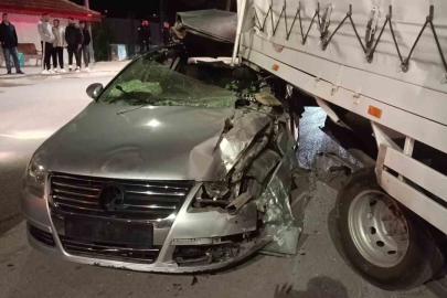 Amasya’da kamyonete çarpan otomobil hurdaya döndü: 1 yaralı