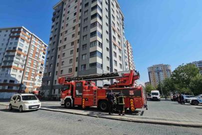 Apartmanda yangın paniği: 1 kişi dumandan etkilendi
