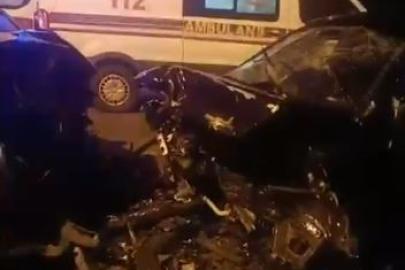 Ardahan’da otomobil ile hafif ticari araç kafa kafaya çarpıştı: 5 yaralı