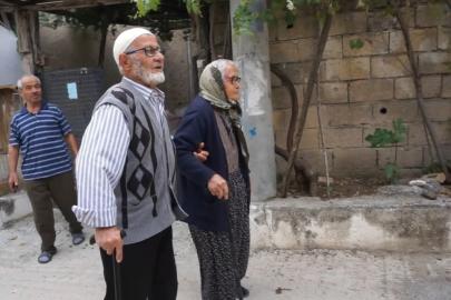 Aşkları Cumhuriyet’in ilk yıllarına dayanıyor: 95 yaşındaki çift, 72 yıllık evliliğiyle yıllara meydana okuyor