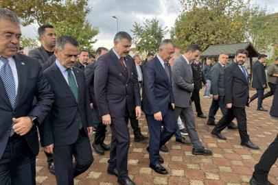 Bakan Çiftçi Kocaeli’de cuma namazı kıldı, vatandaşlarla bir araya geldi