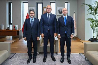 Bakan Ersoy ile THY Yönetim Kurulu Başkanı Şeker bir araya geldi