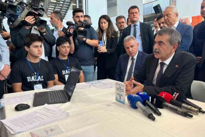 Bakan Tekin’den İzmir’de ‘yaşanabilir çevre’ vurgusu: "Gelecek kuşaklara karşı sorumluyuz"
