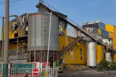 Bandırma’da yağ fabrikasında çıkan büyük yangın kontrol altına alındı