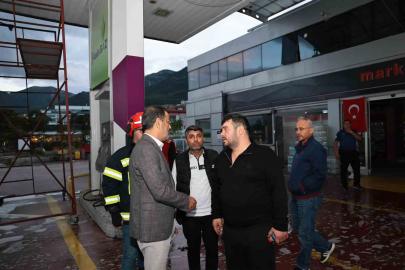 Başkan Çavuşoğlu yangının ardından işletme sahipleri ve çalışanları ziyaret etti