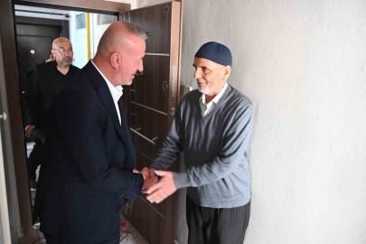 Başkan Karabatı’dan Dünya Yaşlılar Günü’nde anlamlı ziyaret